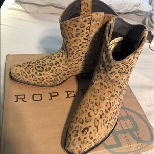 Roper cheetah print boots